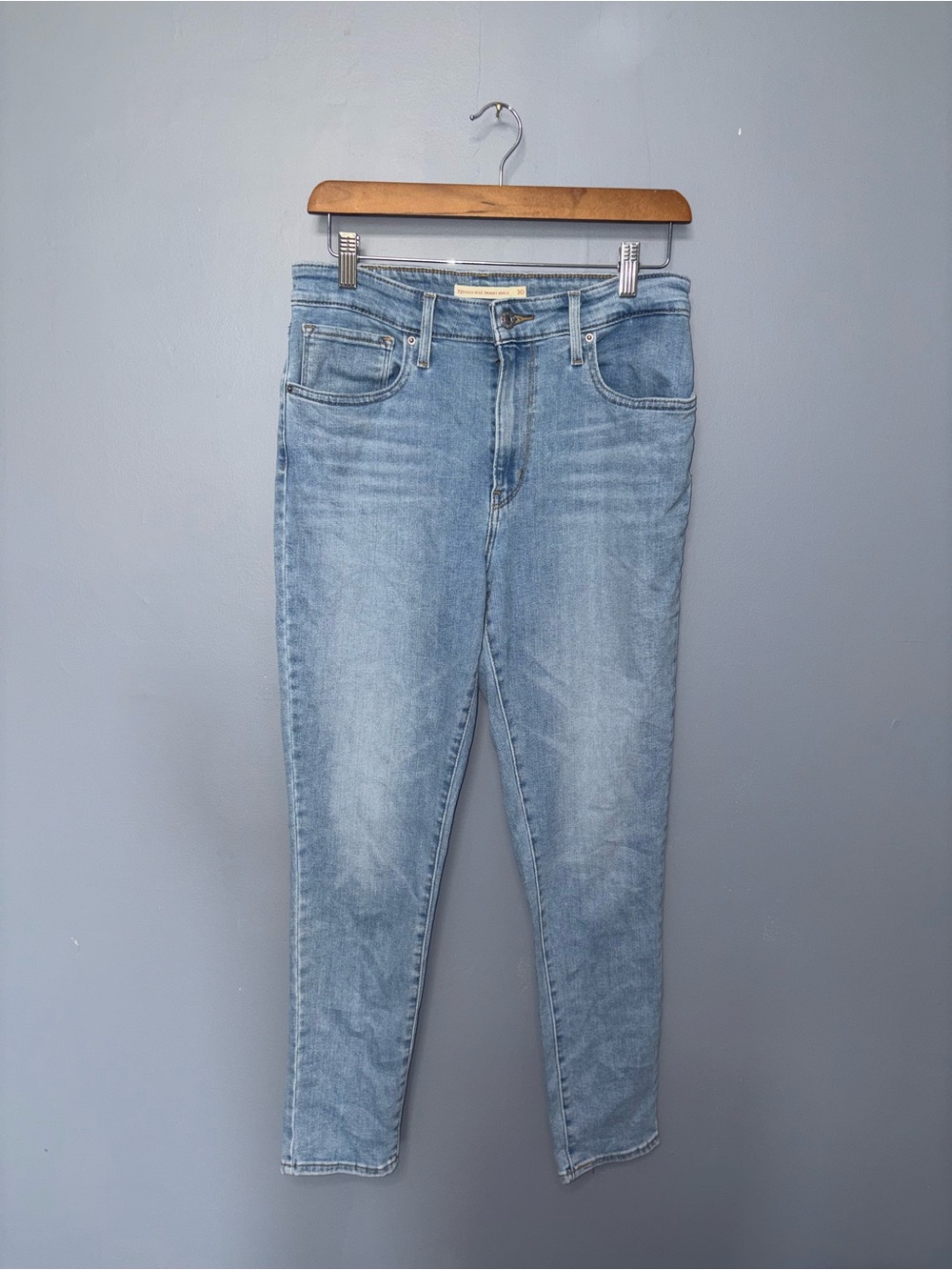 Levi’s • Jeans